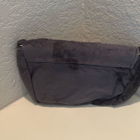 Chanel Precision Fuzzy Messenger Bag Charcoal Gray CC Logo Terry Cloth New GWP - Picture 2 of 10